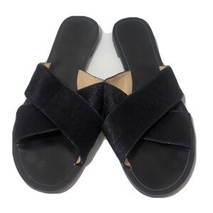 Banana Republic black cross fur slide sandals. Size 9